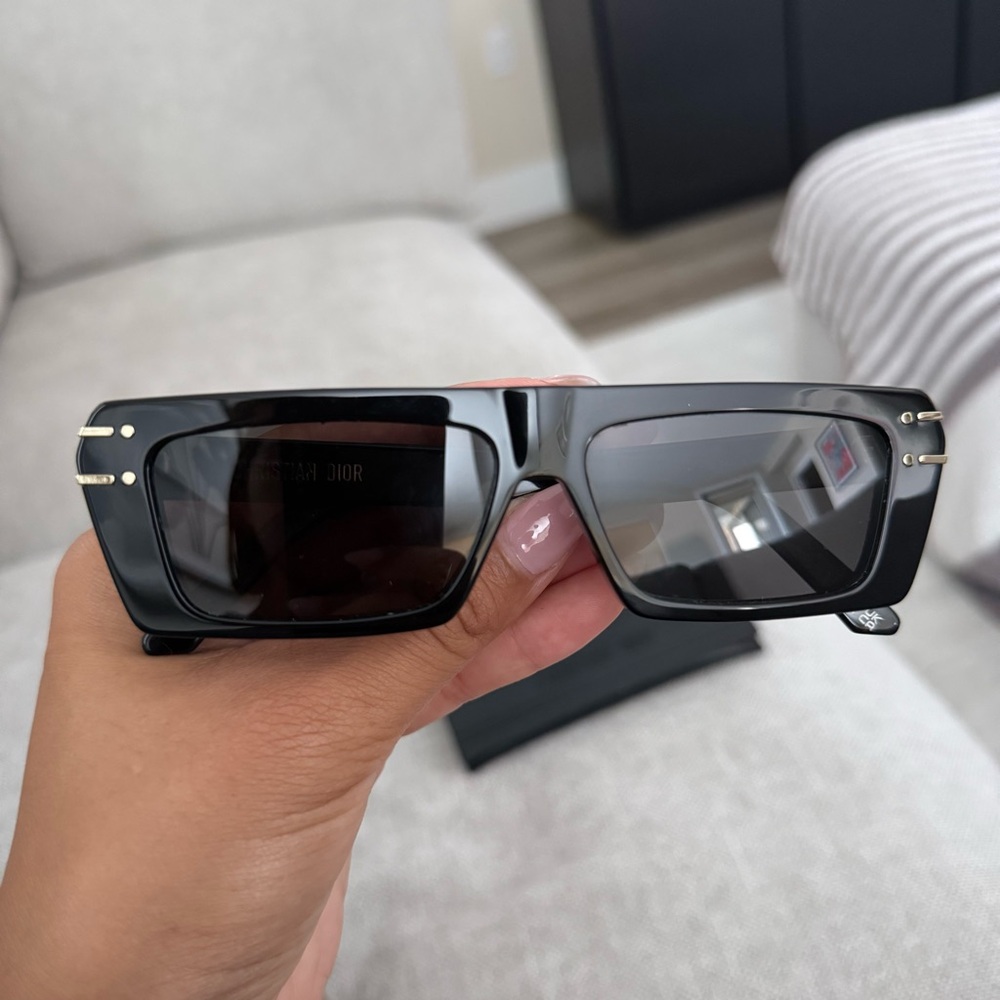 Dior Signature S6u Sunglasses in Shiny Black - Picture 9 of 12